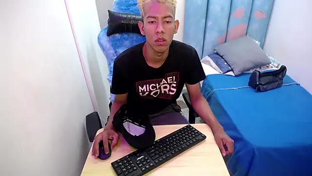 Snapshot of Taylerr_19 chatting on February 25, 4:11 am Taylerr 19 online show from February 25, 4:11 am