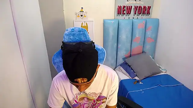 Snapshot of Taylerr_19 chatting on February 28, 3:51 am Taylerr 19 online show from February 28, 3:51 am