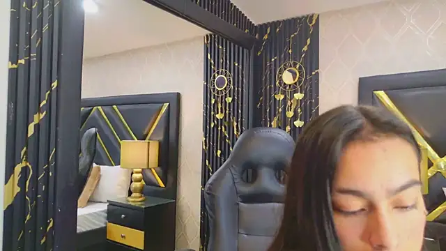 LaurenHazell online show from March 24, 3:44 am