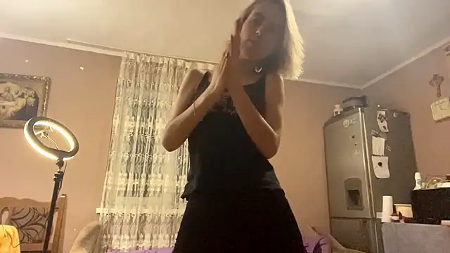 Snapshot of CharmingBlonde chatting on February 13, 8:16 pm CharmingBlonde online show from February 13, 8:16 pm