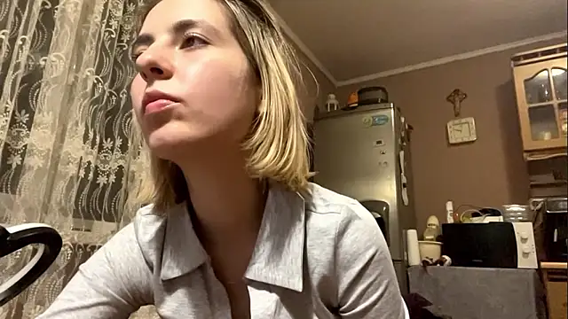 Snapshot of CharmingBlonde chatting on February 18, 6:48 pm CharmingBlonde online show from February 18, 6:48 pm