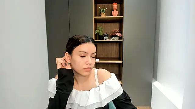 Snapshot of SulemaNeugin chatting on February 10, 9:13 am SulemaNeugin online show from February 10, 9:13 am