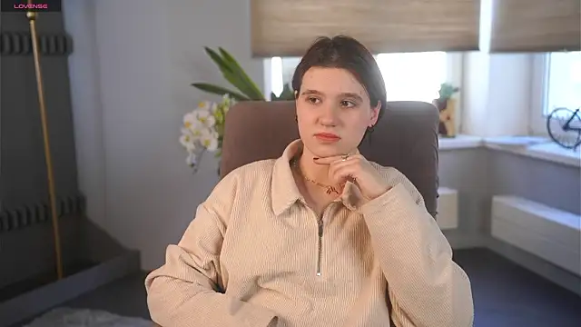 Snapshot of BelleHayton chatting on February 12, 11:27 am BelleHayton online show from February 12, 11:27 am