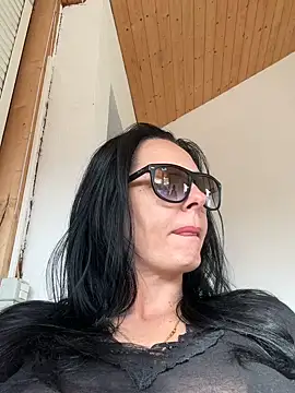 MiriamDelyn online show from April 19, 2:38 pm