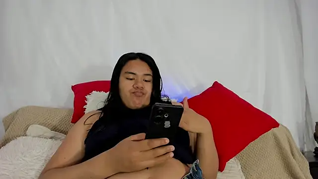 Snapshot of lumi_bellx chatting on February 19, 2:40 am lumi bellx online show from February 19, 2:40 am