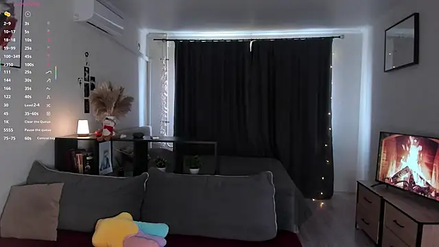 AmyLouWood online show from February 21, 7:09 am