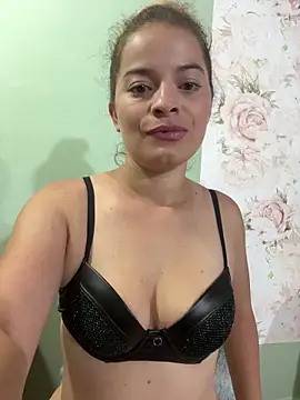 Snapshot of AriBeautiful chatting on February 21, 5:30 am AriBeautiful online show from February 21, 5:30 am