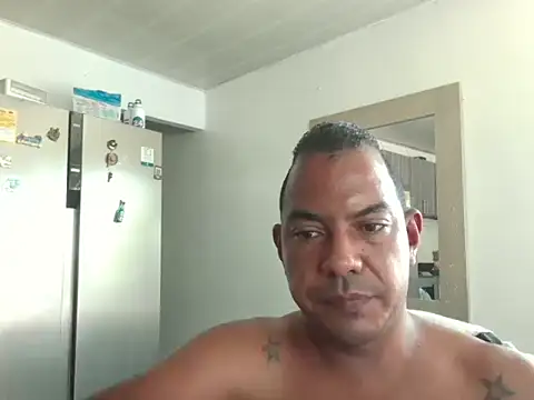 Snapshot of Quillero18 chatting on July 28, 3:21 pm Quillero18 online show from July 28, 3:21 pm