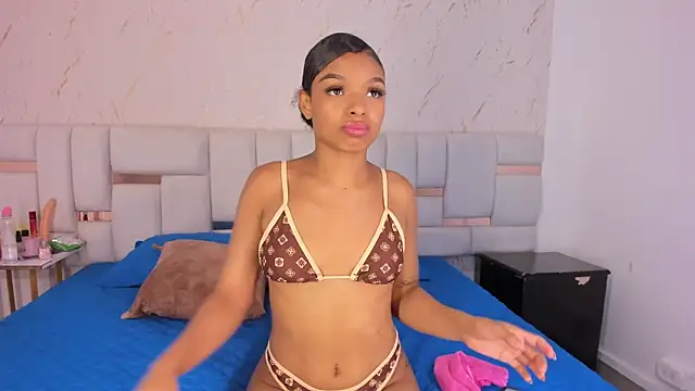 Snapshot of hermione_brown chatting on March 3, 8:48 pm hermione brown online show from March 3, 8:48 pm