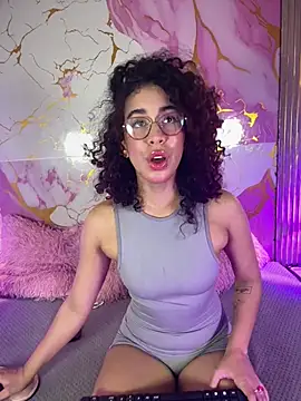 Woo isDaphne online show from April 13, 10:59 pm