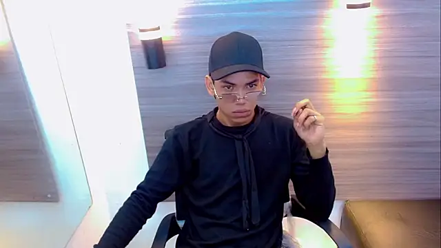 DaviidBuckx  online show from April 15, 1:56 am