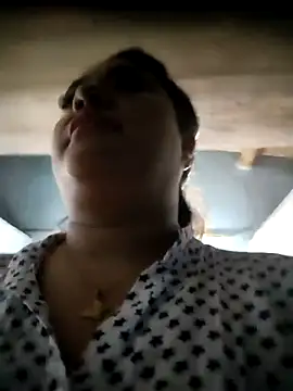 Snapshot of tania_queen chatting on February 19, 11:34 pm tania queen online show from February 19, 11:34 pm