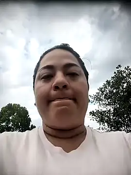 Snapshot of tania_queen chatting on March 4, 12:22 pm tania queen online show from March 4, 12:22 pm