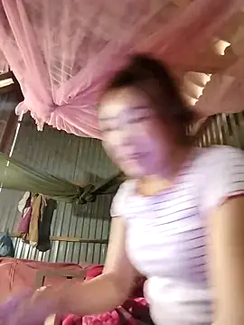 Yiyoongg online show from April 12, 12:04 am