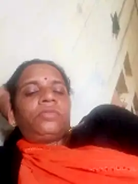 Snapshot of Anitarakkoli chatting on May 13, 9:28 am Anitarakkoli online show from May 13, 9:28 am