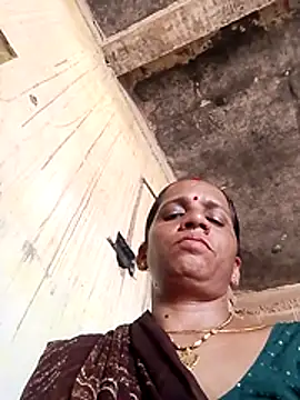 Snapshot of Anitarakkoli chatting on May 15, 6:09 am Anitarakkoli online show from May 15, 6:09 am