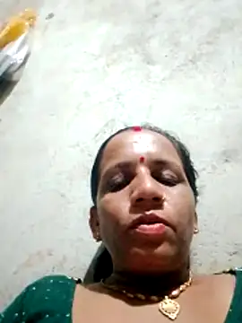 Snapshot of Anitarakkoli chatting on May 20, 4:46 pm Anitarakkoli online show from May 20, 4:46 pm