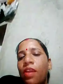 Snapshot of Anitarakkoli chatting on May 23, 10:03 pm Anitarakkoli online show from May 23, 10:03 pm