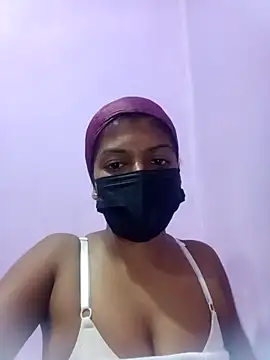 Malee S online show from April 10, 3:28 pm