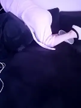 Snapshot of AkuManis chatting on February 14, 11:23 pm AkuManis online show from February 14, 11:23 pm