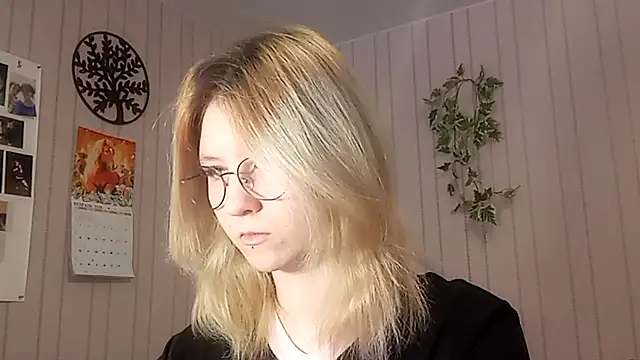 Snapshot of RunawayBr1de chatting on February 19, 2:13 pm RunawayBr1de online show from February 19, 2:13 pm