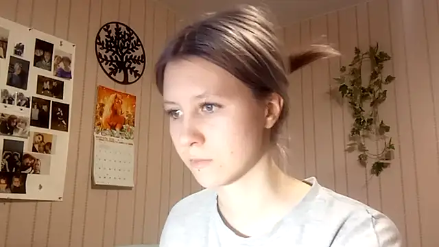 Snapshot of RunawayBr1de chatting on February 28, 3:24 pm RunawayBr1de online show from February 28, 3:24 pm