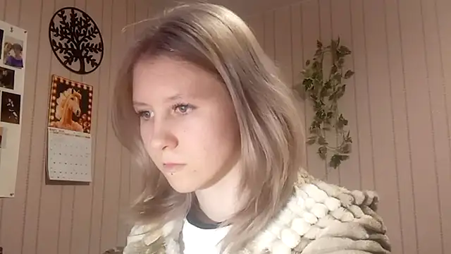 Snapshot of RunawayBr1de chatting on March 4, 3:29 pm RunawayBr1de online show from March 4, 3:29 pm