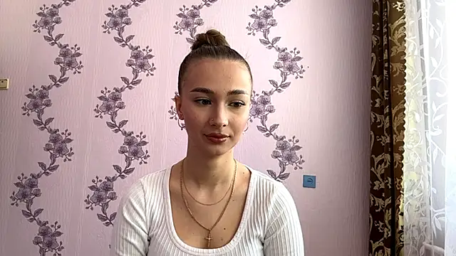 LacieHelaire online show from February 27, 7:30 am