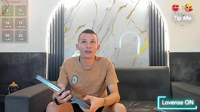 Isaak 26 online show from April 8, 1:27 am