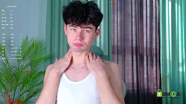 moon Gloww online show from April 1, 2:12 am