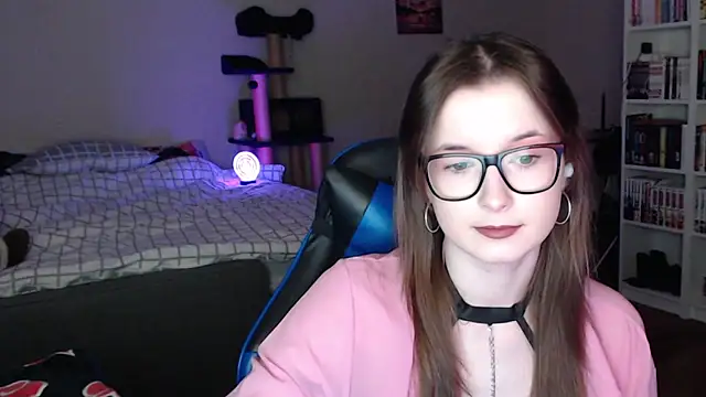 LunaXcherry online show from March 30, 6:09 pm