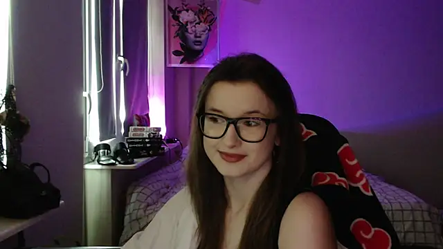 LunaXcherry online show from April 13, 4:45 pm