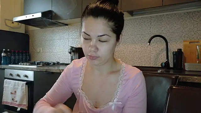 Snapshot of Sofimoon26 chatting on February 15, 10:25 am Sofimoon26 online show from February 15, 10:25 am