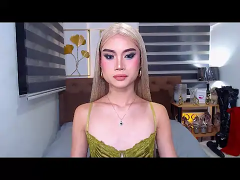 Snapshot of JuicyCockThea chatting on June 21, 1:13 pm JuicyCockThea online show from June 21, 1:13 pm