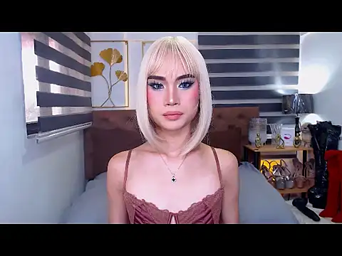Snapshot of JuicyCockThea chatting on July 2, 4:07 am JuicyCockThea online show from July 2, 4:07 am