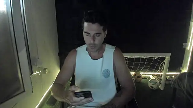 Snapshot of joaquin420_hot chatting on June 18, 1:04 pm joaquin420 hot online show from June 18, 1:04 pm