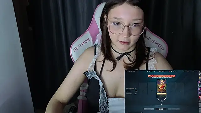 PinkiAura online show from February 13, 6:15 pm