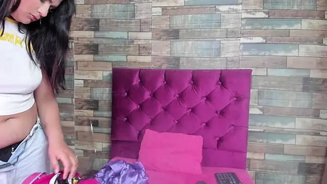 Snapshot of Kitty_Tits chatting on February 19, 12:23 pm Kitty Tits online show from February 19, 12:23 pm