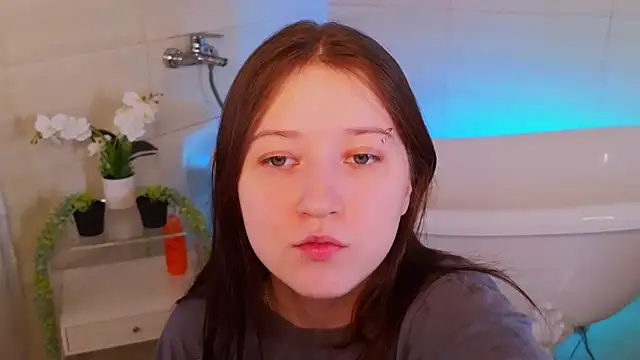 Snapshot of MmollyMay chatting on March 3, 10:10 am MmollyMay online show from March 3, 10:10 am