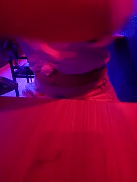 giloirinha5 online show from April 4, 1:48 am