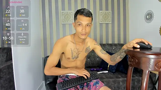 Snapshot of Max_and_anny chatting on February 24, 12:03 pm Max and anny online show from February 24, 12:03 pm