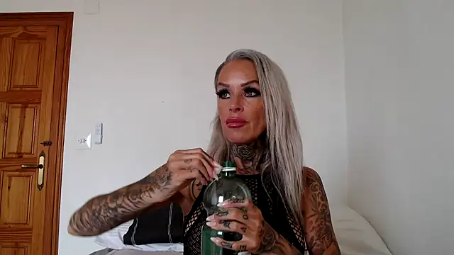 Sophie-Logan-Ink online show from March 5, 11:39 am