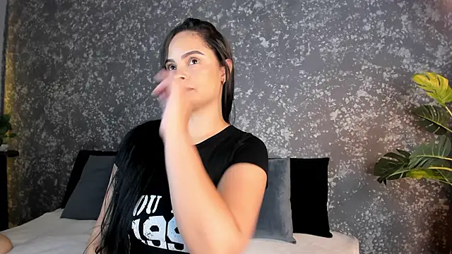 Snapshot of emma__summers chatting on February 24, 7:23 pm emma summers online show from February 24, 7:23 pm