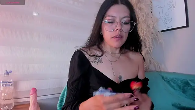 Snapshot of Lanadelrey_1 chatting on February 13, 2:46 pm Lanadelrey 1 online show from February 13, 2:46 pm