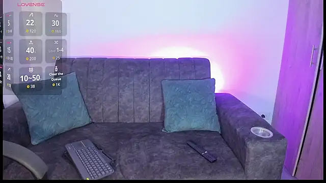 Snapshot of velmoon chatting on February 26, 7:35 pm velmoon online show from February 26, 7:35 pm