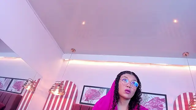 Snapshot of candice_johnss chatting on February 14, 12:57 pm candice johnss online show from February 14, 12:57 pm