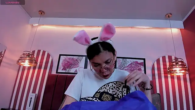 Snapshot of candice_johnss chatting on February 19, 12:34 pm candice johnss online show from February 19, 12:34 pm