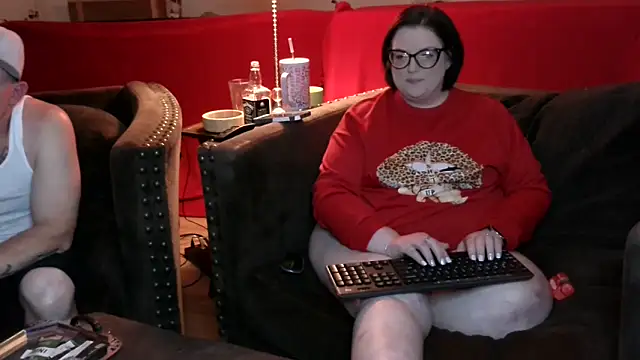 Snapshot of FreaksOffALeash3261 chatting on February 21, 10:27 am FreaksOffALeash3261 online show from February 21, 10:27 am