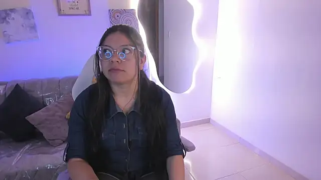 Snapshot of Afrodita_rouss chatting on February 12, 8:37 pm Afrodita rouss online show from February 12, 8:37 pm