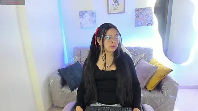 Snapshot of Afrodita_rouss chatting on February 18, 8:27 pm Afrodita rouss online show from February 18, 8:27 pm